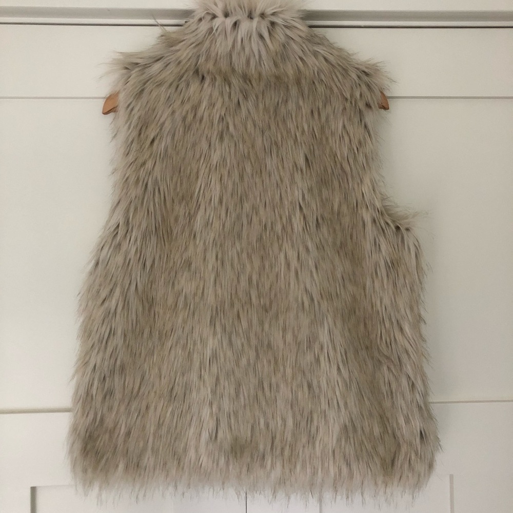 BB Dakota Faux Fur Vest - Picture 5 of 10